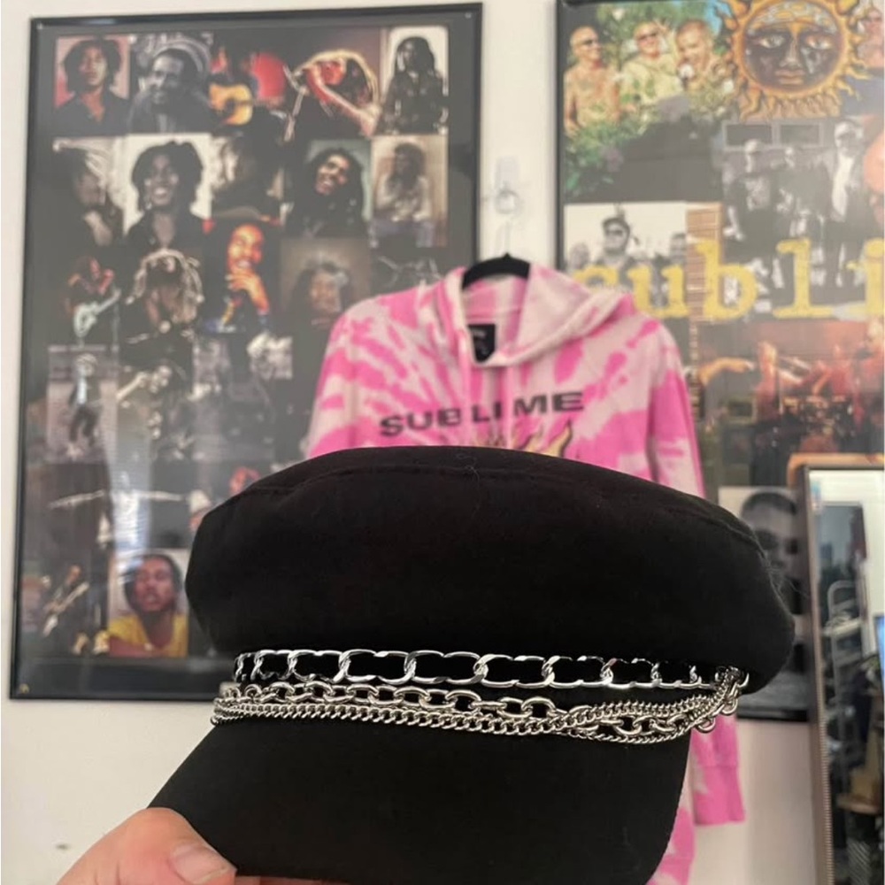 Forever 21 Black Cap with Silver Chain